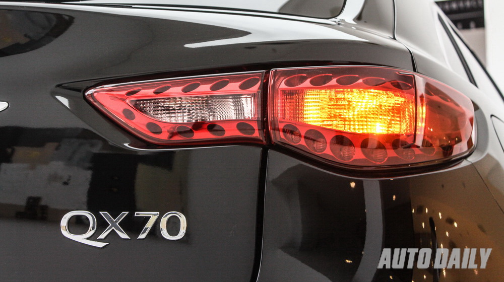 Cận cảnh Infiniti QX70 giá 3,1 tỷ đồng tại Việt Nam Infiniti QX70 (23).jpg