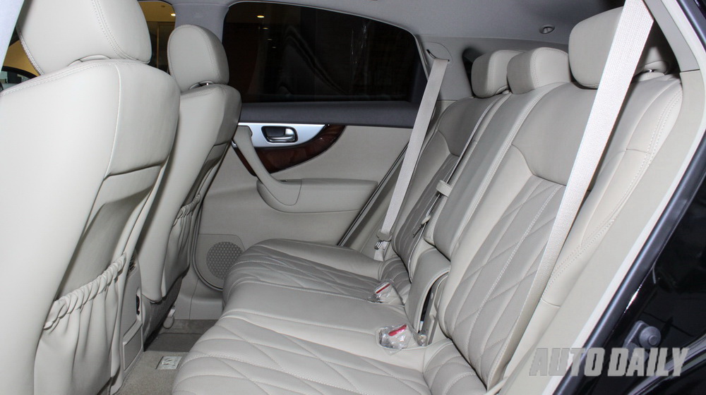 Cận cảnh Infiniti QX70 giá 3,1 tỷ đồng tại Việt Nam Infiniti QX70 (28).jpg