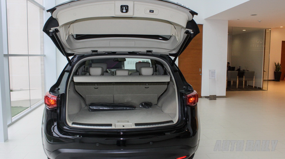 Cận cảnh Infiniti QX70 giá 3,1 tỷ đồng tại Việt Nam Infiniti QX70 (29).jpg