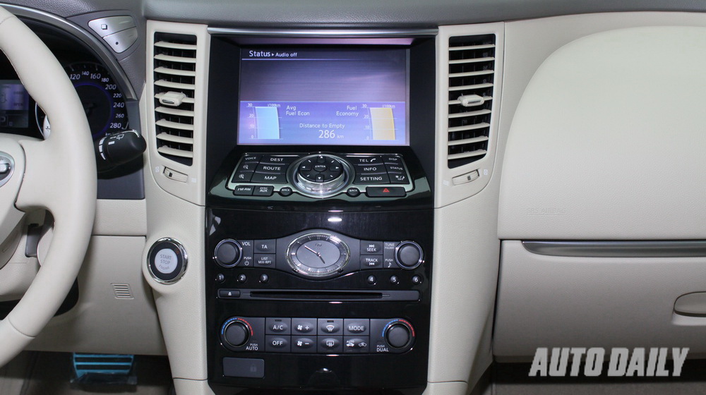 Cận cảnh Infiniti QX70 giá 3,1 tỷ đồng tại Việt Nam Infiniti QX70 (3).jpg