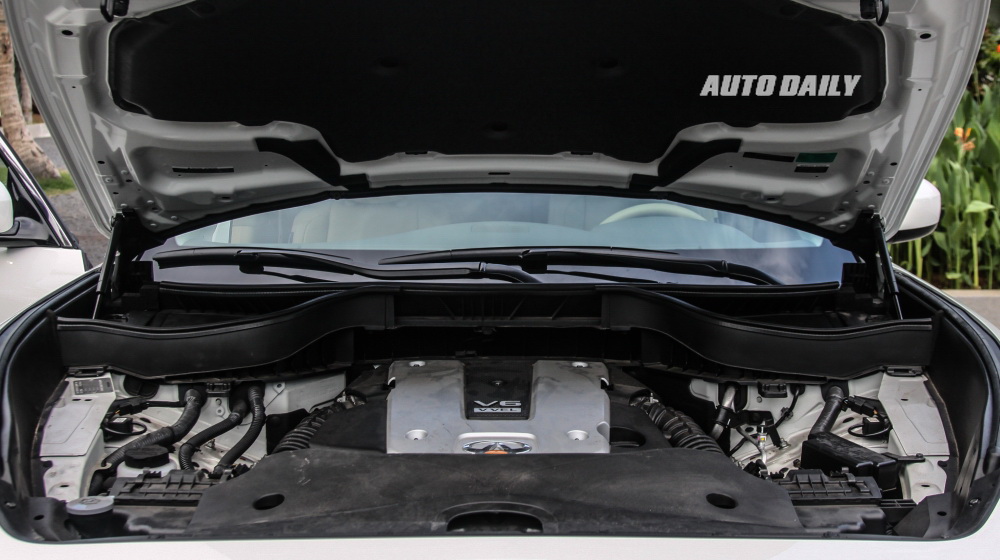 Cận cảnh Infiniti QX70 giá 3,1 tỷ đồng tại Việt Nam Infiniti QX70 (32).jpg