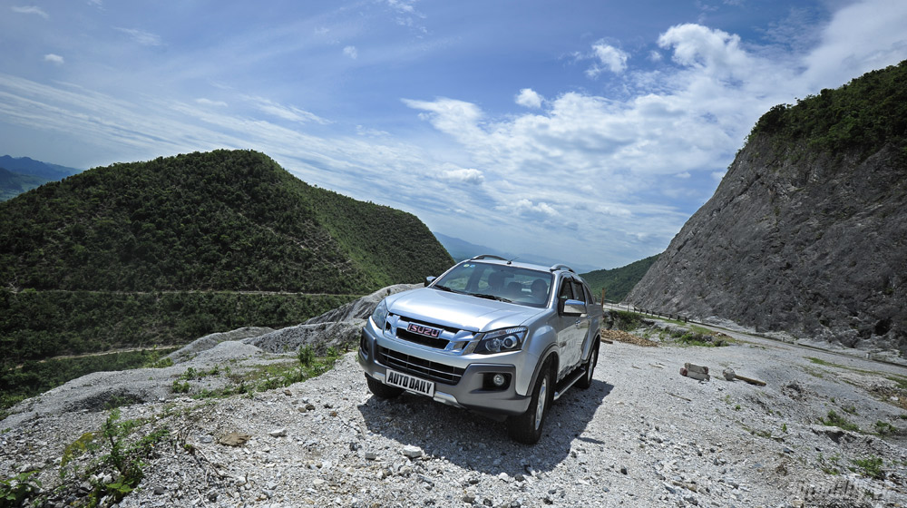Bán tải Isuzu D-MAX chinh phục cao nguyên Mộc Châu Isuzu-dmax-2013