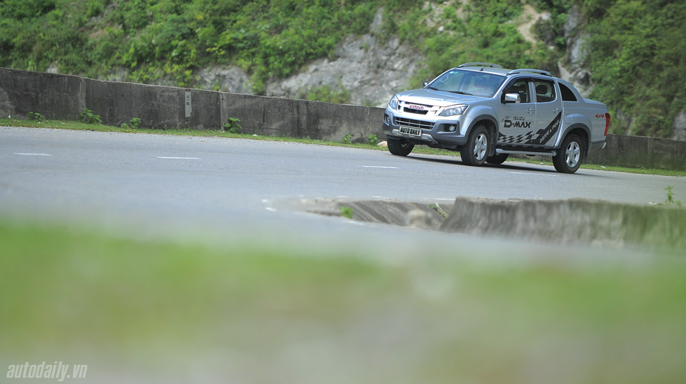 Bán tải Isuzu D-MAX chinh phục cao nguyên Mộc Châu Isuzu-dmax-2013