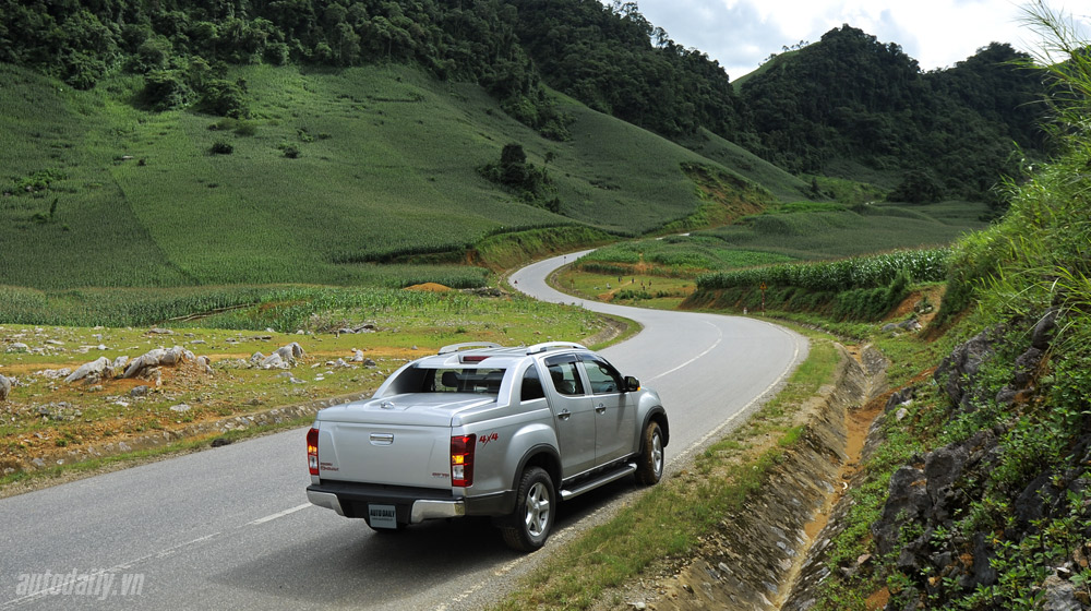 Bán tải Isuzu D-MAX chinh phục cao nguyên Mộc Châu Isuzu-dmax-2013