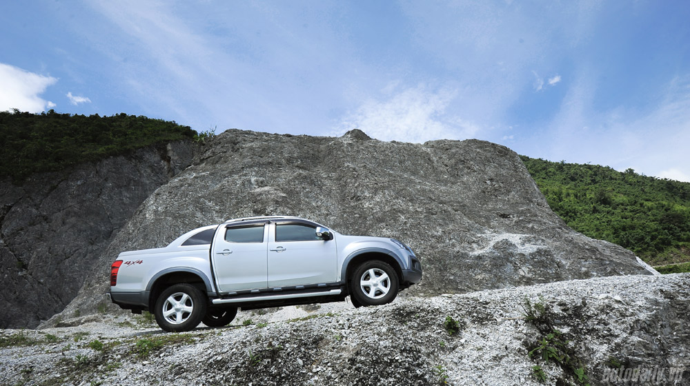 Bán tải Isuzu D-MAX chinh phục cao nguyên Mộc Châu Isuzu-dmax-2013
