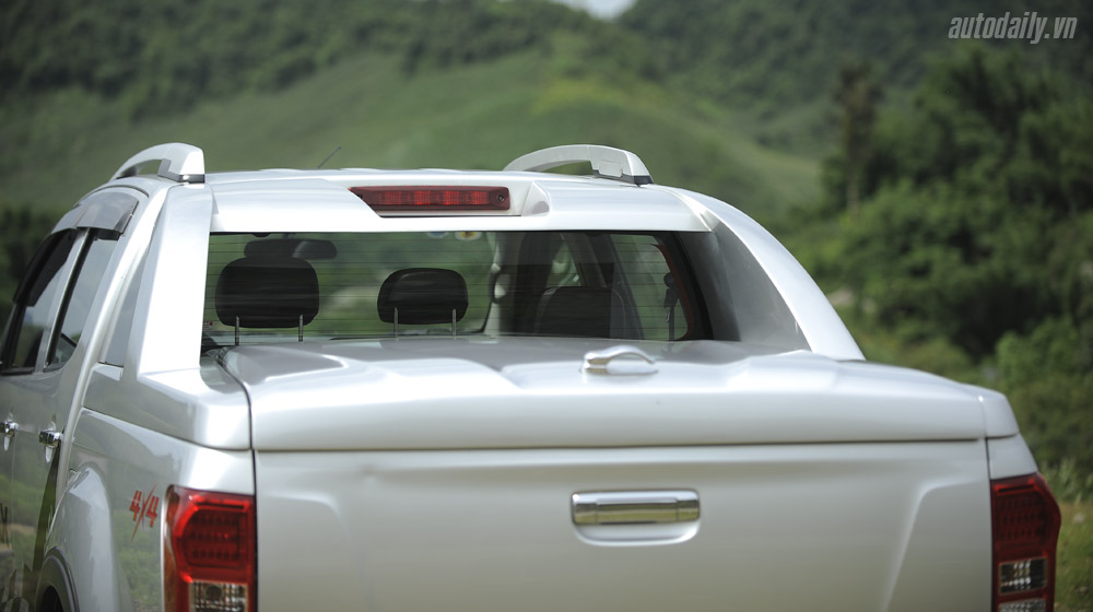 Bán tải Isuzu D-MAX chinh phục cao nguyên Mộc Châu Isuzu-dmax-2013
