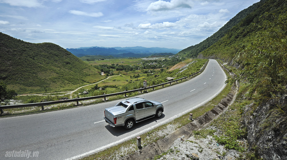 Bán tải Isuzu D-MAX chinh phục cao nguyên Mộc Châu Isuzu-dmax-2013