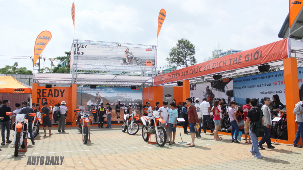 Toàn cảnh Vietnam Motorbike Festival 2014 KTM.JPG
