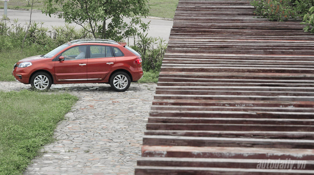 Thưởng thức tiện nghi trên Renault Koleos 2014 Renaut-Koleos-2014 (18).jpg