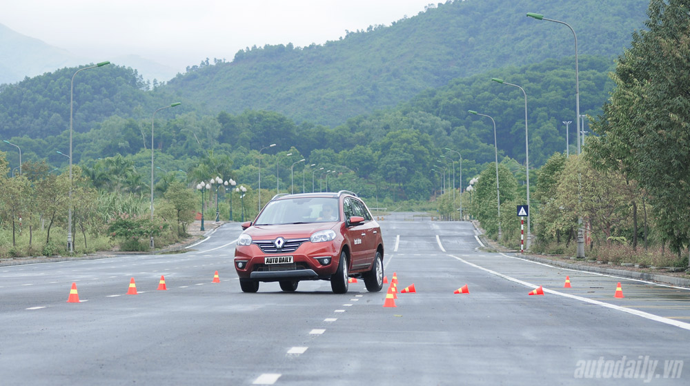 Thưởng thức tiện nghi trên Renault Koleos 2014 Renaut-Koleos-2014 (33).jpg
