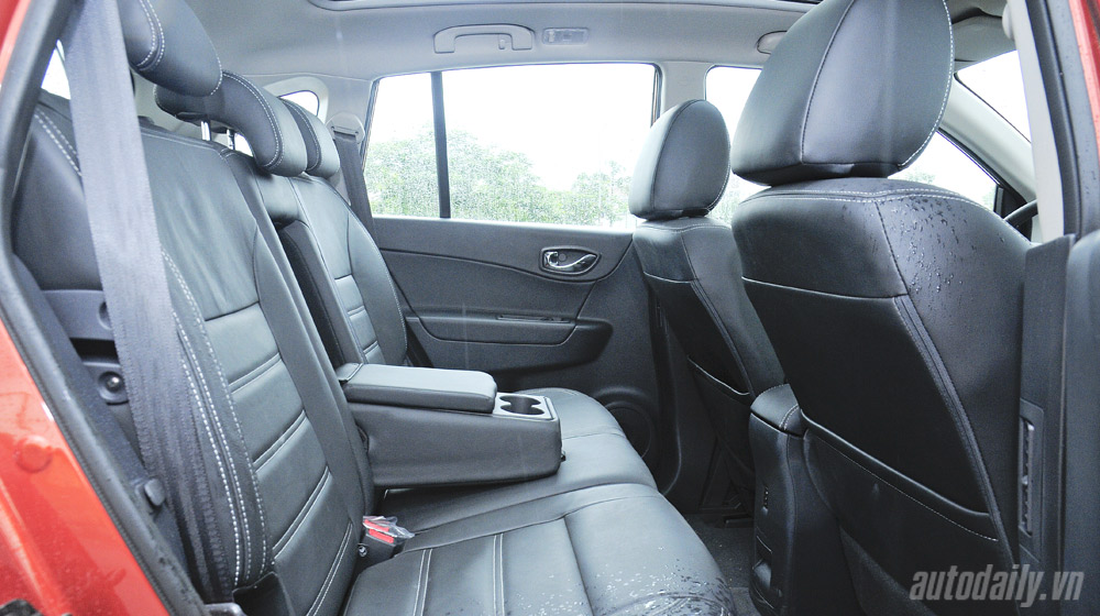 Thưởng thức tiện nghi trên Renault Koleos 2014 Renaut-Koleos-2014 (62).jpg