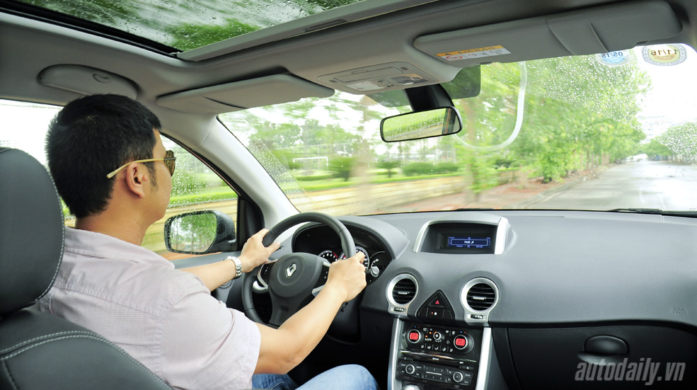 Thưởng thức tiện nghi trên Renault Koleos 2014 Renaut-Koleos-2014 (69).jpg