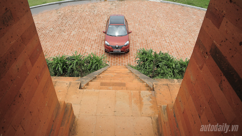 Thưởng thức tiện nghi trên Renault Koleos 2014 Renaut-Koleos-2014 (9).jpg