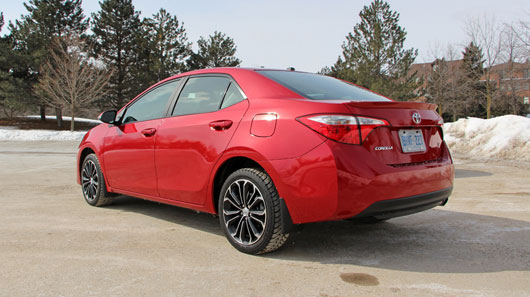 So sánh Honda Civic 2014 và Toyota Corolla 2014 So-sanh-Civic-voi-Corolla-3.jpg