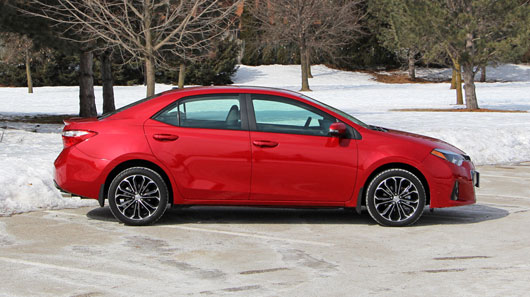 So sánh Honda Civic 2014 và Toyota Corolla 2014 So-sanh-Civic-voi-Corolla-6.jpg