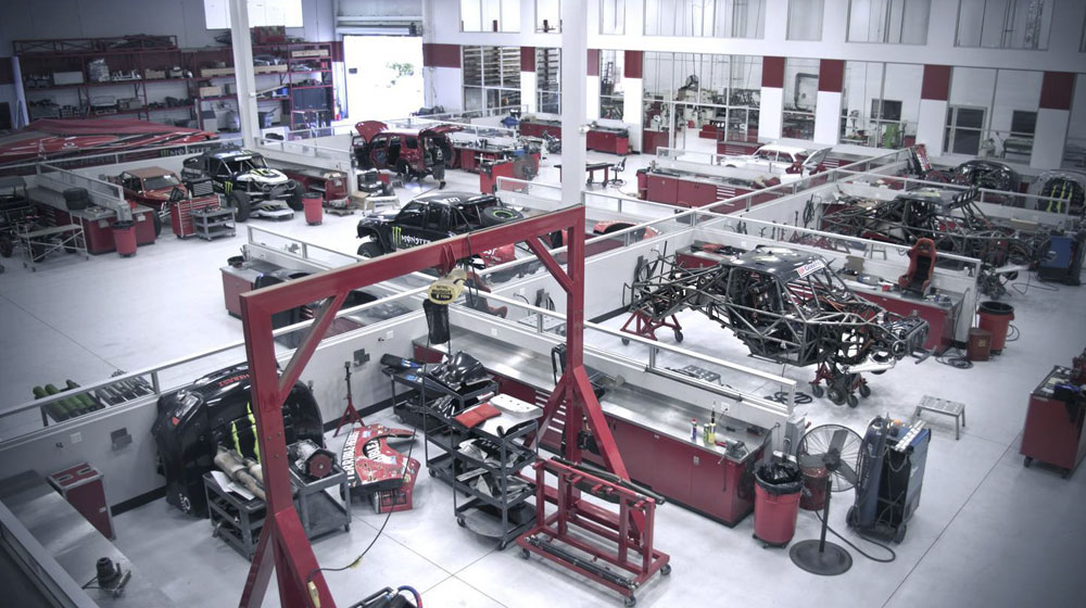 Tham quan Terrible Herbst Motorsport – mảnh đất của xe Off-road Terrible-Herbst-Motorsports-Workshop.jpg