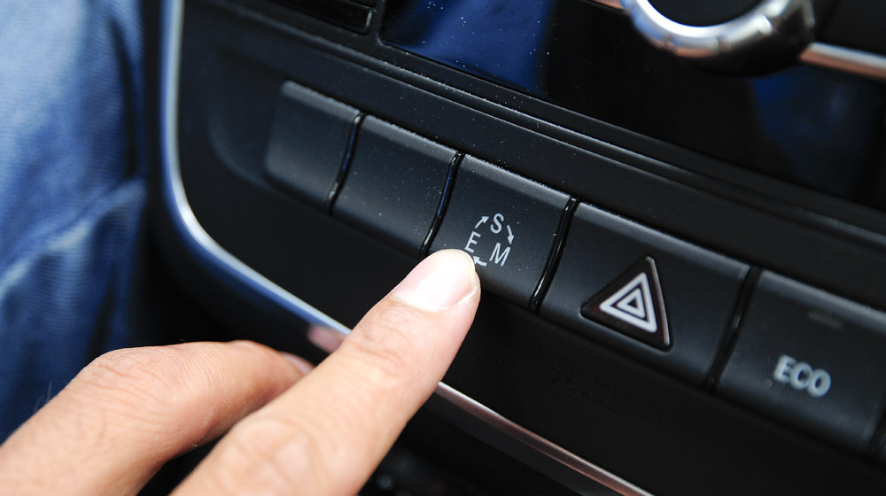 Mercedes-Benz CLA200: Xe coupe 4 cửa hoàn hảo cho giới trẻ _AUT6028.jpg