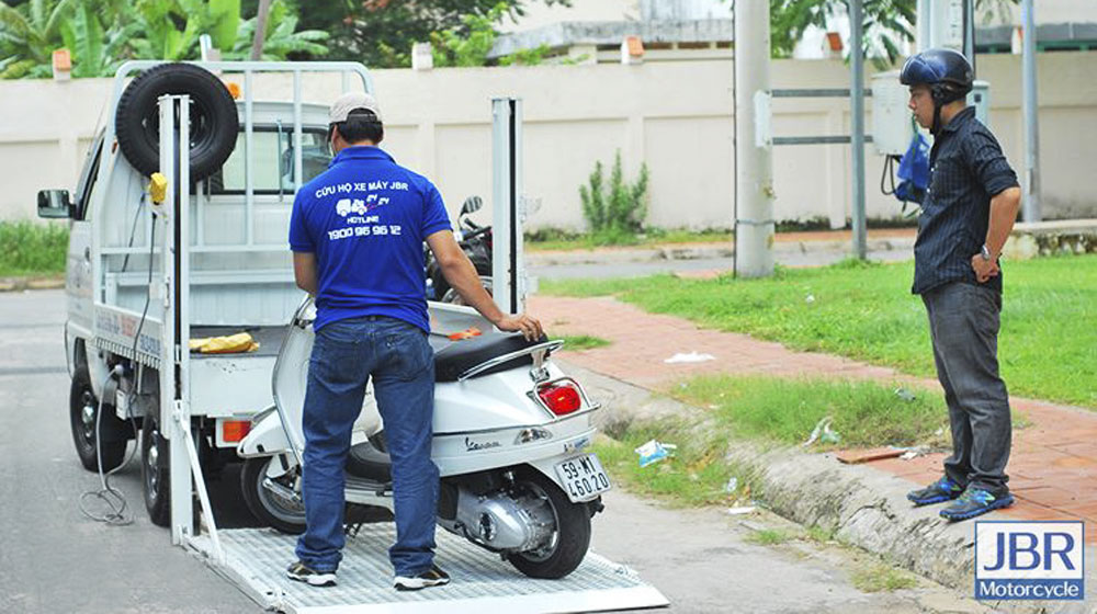 Xe máy hỏng giữa đường, gọi cho ai? autodaily-cuuhoxemay-(3).jpg