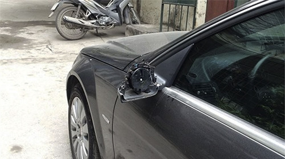 Chiếc ôtô và cái thói “ăn cắp vặt” của người Việt autodaily-tromguong2.jpg