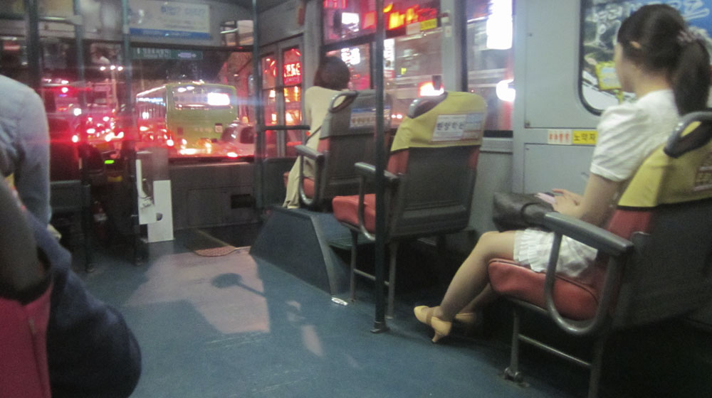 Bị “lộ” tính cách qua việc chọn chỗ trên xe autodaily-vitri-xebus-(5).jpg