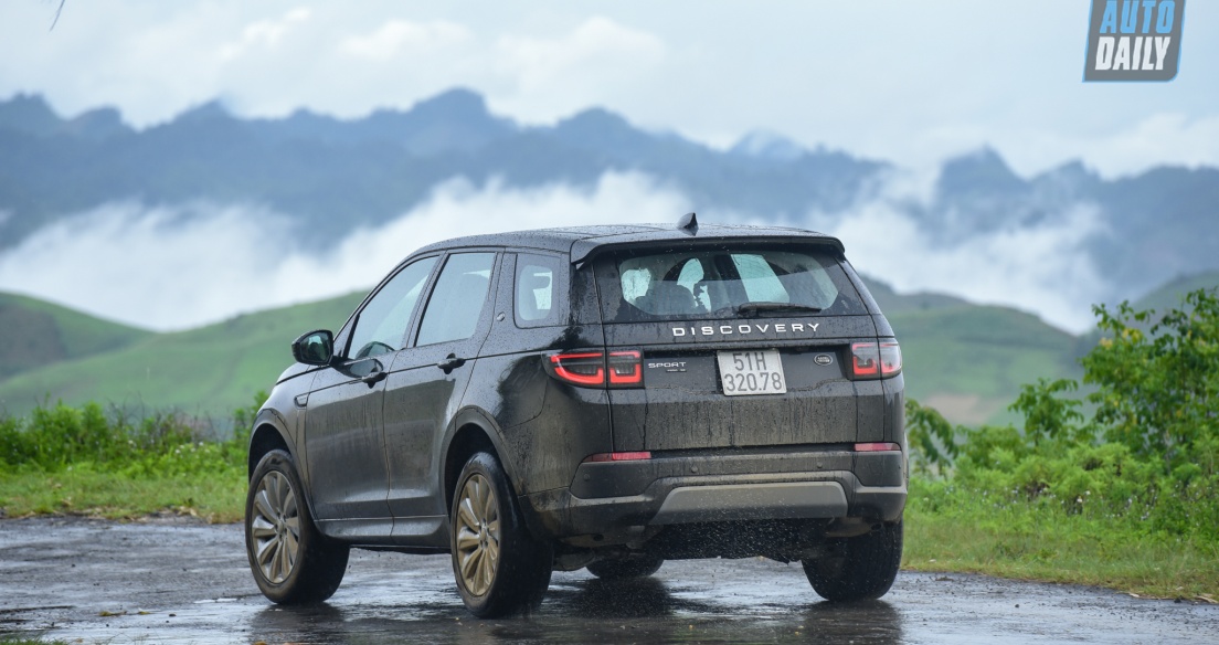 Đánh giá Land Rover Discovery Sport 2020: SUV hạng sang 5+2 cho gia đình Việt