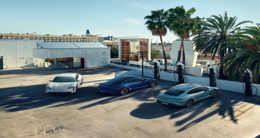 Xe điện Porsche Taycan có giá bán hơn 5,7 tỷ đồng tại Việt Nam