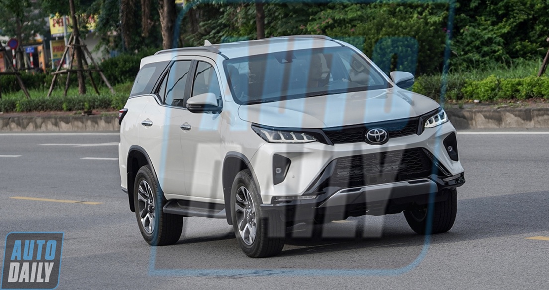 Toyota Fortuner 2021 lộ diện trước ngày ra mắt tại Việt Nam, quyết đấu Kia Sorento 2021