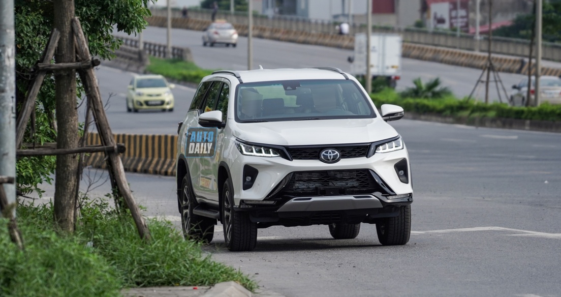 Toyota Fortuner 2021 bản Legender xuất hiện tại Hà Nội, ngày ra mắt không còn xa