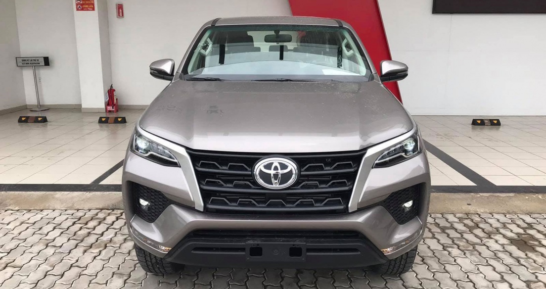 Toyota Fortuner 2021 về đại lý, sẵn sàng cho ngày ra mắt