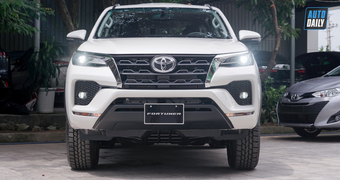 Chi tiết Toyota Fortuner 2021 tại đại lý, cao nhất 1,434 tỷ đồng