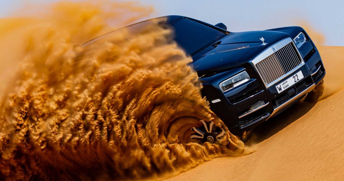 Xem Rolls-Royce Cullinan chinh phục các cồn cát sa mạc tại Dubai