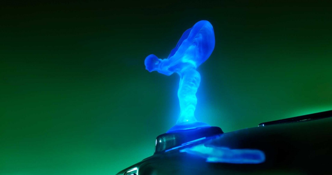 Xe Rolls-Royce bị cấm sử dụng biểu tượng Spirit of Ecstasy phát sáng