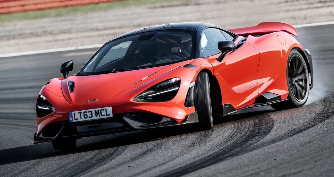 Siêu phẩm McLaren 765LT drift KEN KÉT trên đường đua