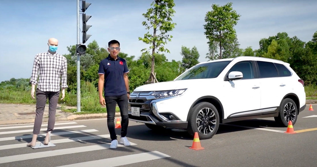 Thử thật hệ thống hỗ trợ phanh khẩn cấp FCM trên Mitsubishi Outlander 2020