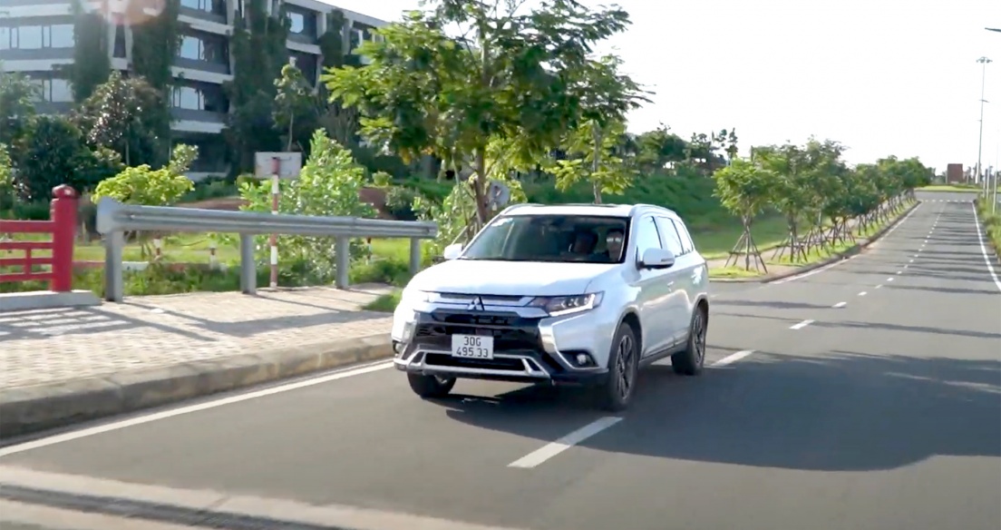 Cảnh báo điểm mù BSW trên Mitsubishi Outlander 2020