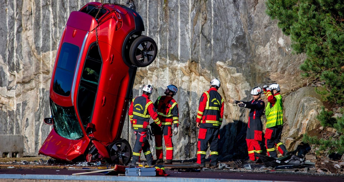 Crash Test - Volvo thả xe rơi tự do từ độ cao 30m để kiểm tra an toàn
