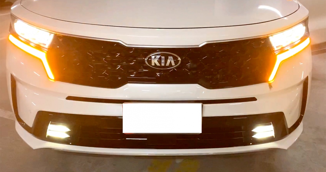 Test hệ thống đèn trên Kia Sorento 2021