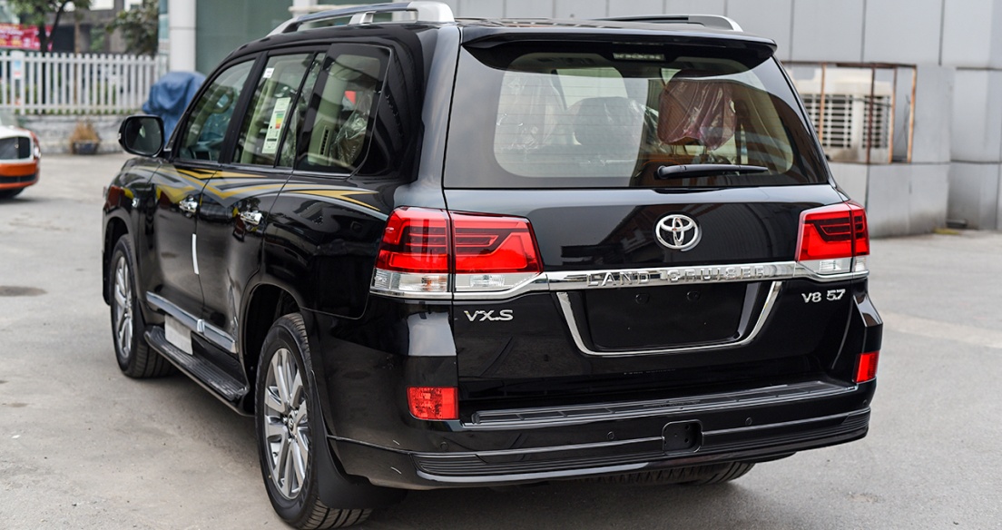 SUV hầm hố Toyota Land Cruiser VXS V8 5.7L 2021 nhập Trung Đông hơn 8 tỷ tại Việt Nam