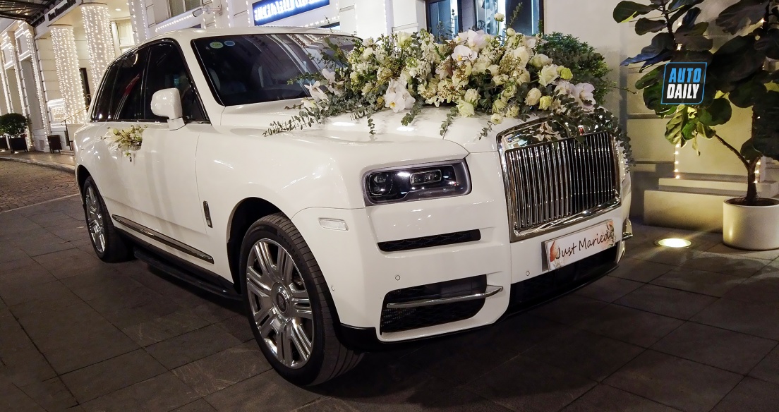 Rolls-Royce Cullinan và dàn xe hoa hoành tráng trong đám cưới tại Hà Nội