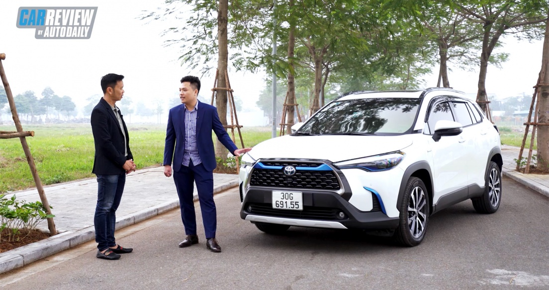 Gặp khách hàng mua Toyota Corolla Cross 1.8HV trong MỘT NỐT NHẠC