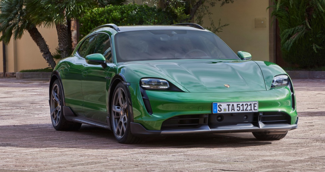 Porsche Taycan Cross Turismo có giá từ hơn 5 tỷ đồng tại Việt Nam