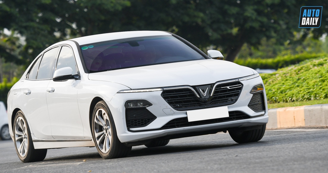 Sedan tầm giá 1 tỷ tháng 2/2021: VinFast Lux A2.0 thắng áp đảo