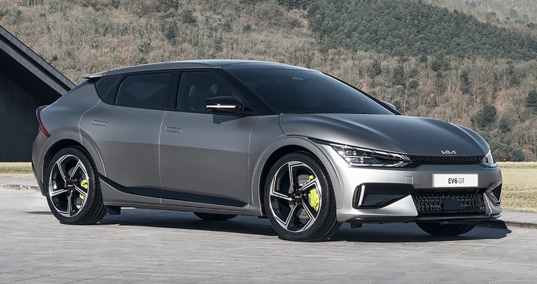 Kia EV6 trình làng, tăng tốc 0-100km/h trong 3,5 giây, qua mặt Porsche Taycan
