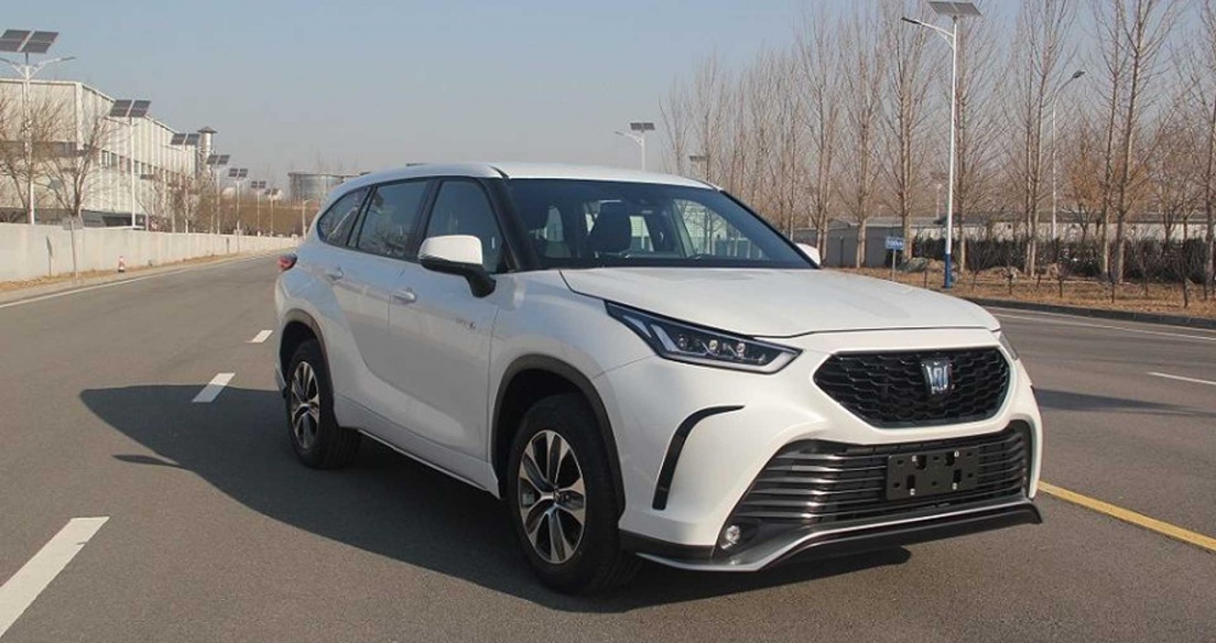 SUV Toyota Crown 2022 lộ diện với thiết kế khá giống Highlander
