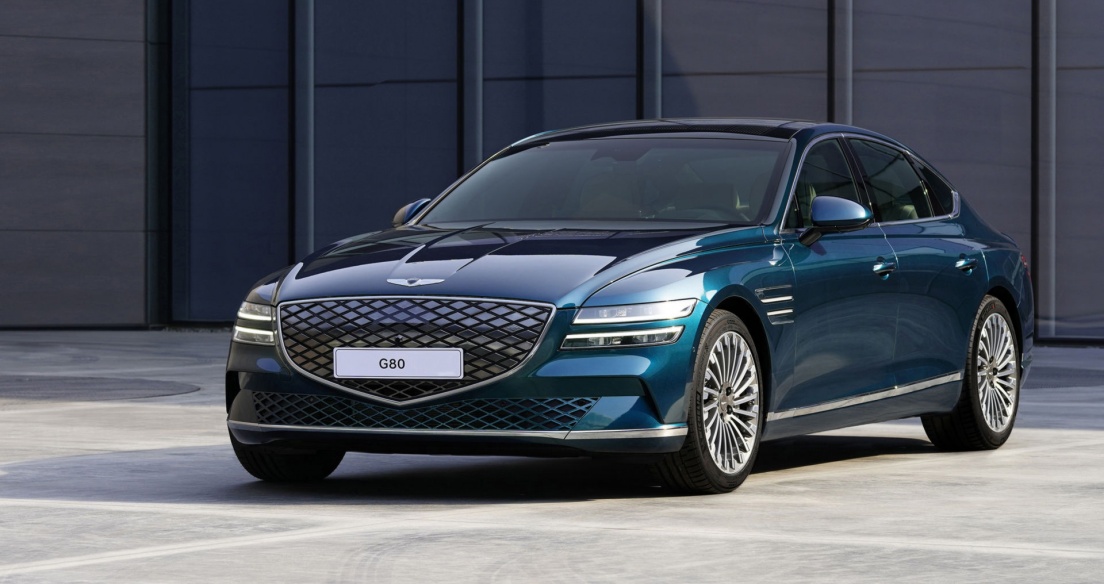 Genesis Electrified G80 2022 ra mắt, sạc đầy pin chạy được hơn 500 km