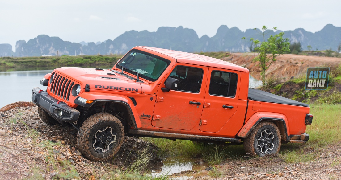 Trải nghiệm hệ dẫn động 4x4 và AWD trên BÁN TẢI "dị" Jeep Gladiator Rubicon
