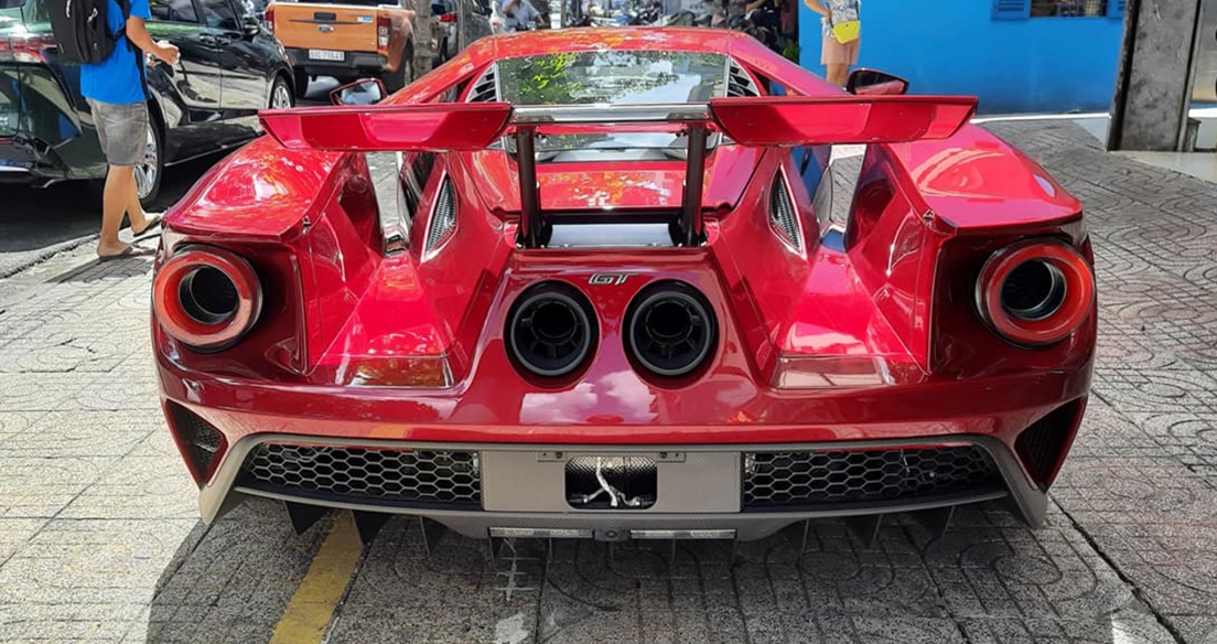 Cặp đôi Ford GT hàng hiếm xuất hiện tại Việt Nam