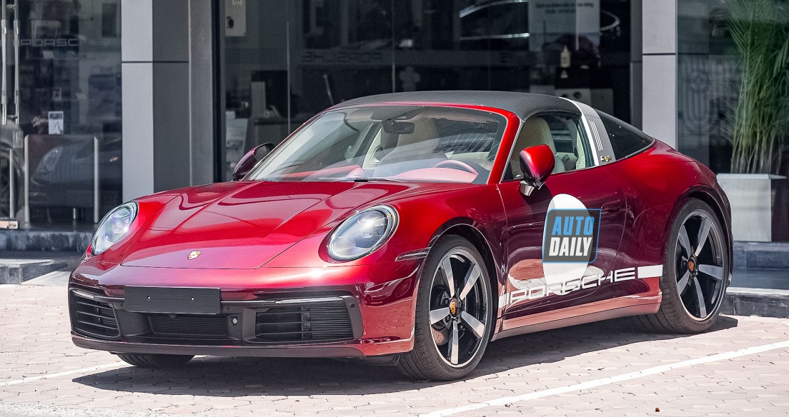 Porsche 911 Targa 4S Heritage Design hơn 11 tỷ xuất hiện tại Hà Nội