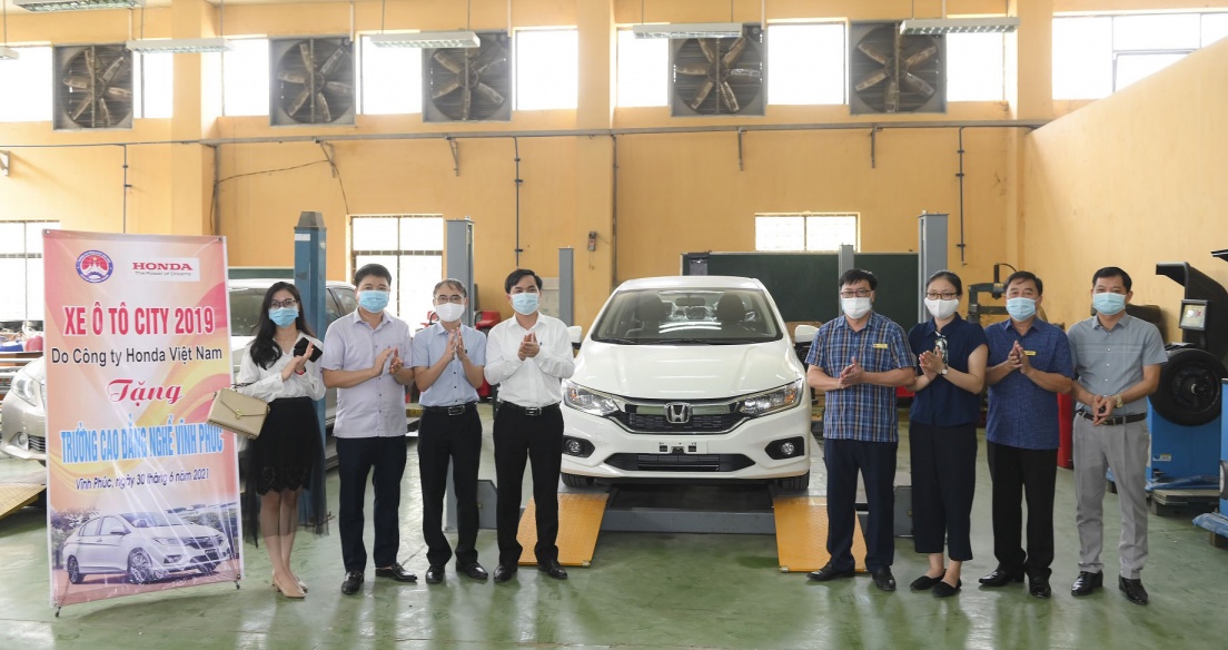 Honda Việt Nam tặng xe và thiết bị kỹ thuật cho trường nghề tại Vĩnh Phúc và Hà Nam