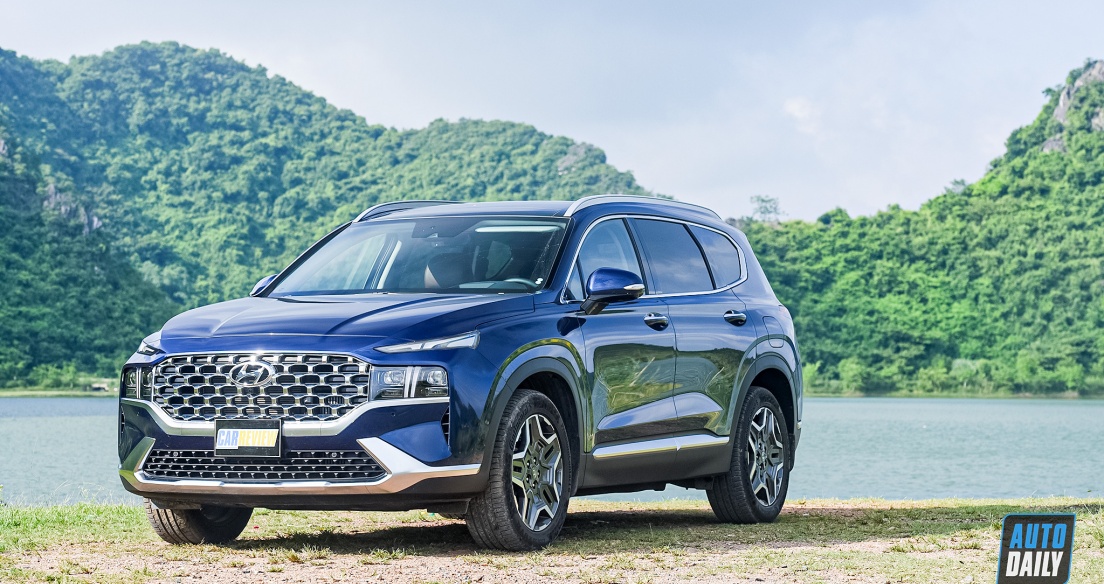 Hyundai Santa Fe bán nhiều hơn Kia Sorento gần 1.000 xe trong tháng 6